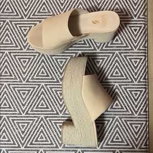 🏅 LIKE NEW!!! WORN ONCE!!
SARTO By Franco Sarto Beige Platform Sandals SIZE 7.5M